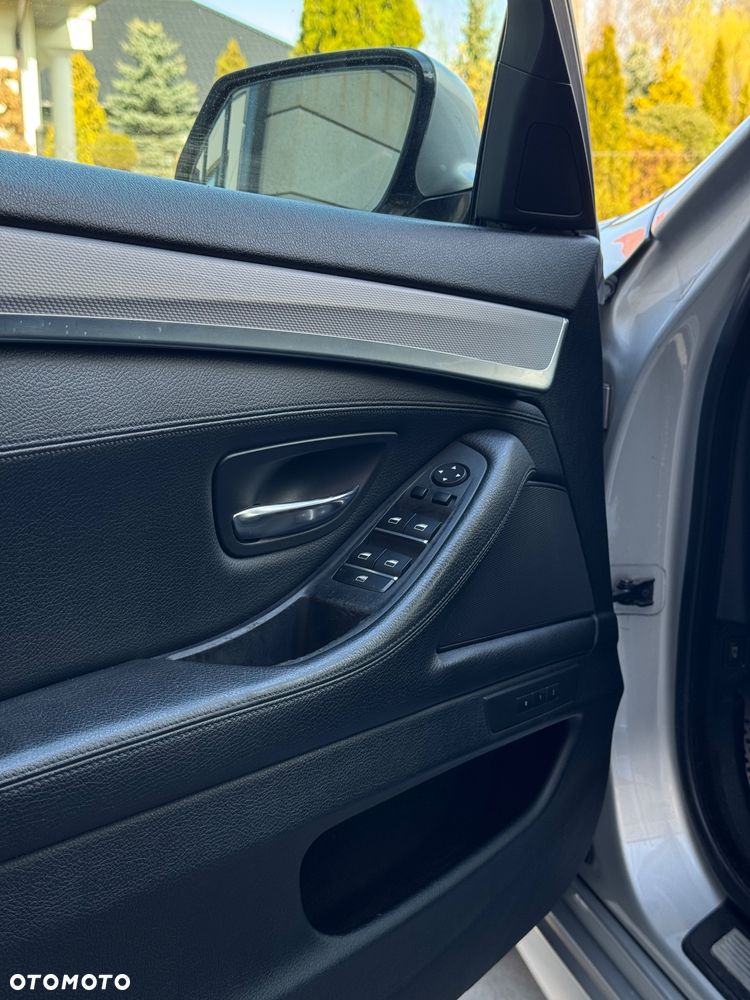 BMW Seria 5 530d xDrive - 11