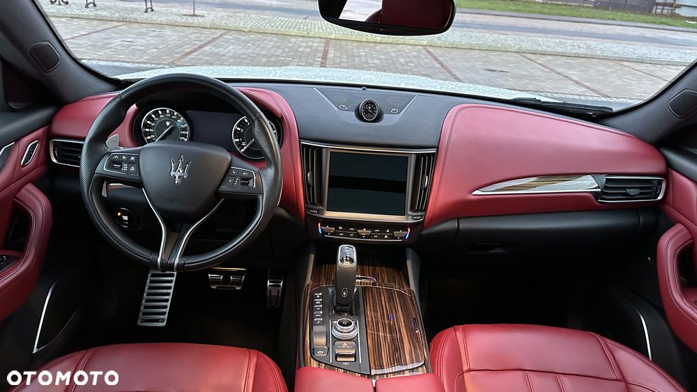 Maserati Levante Q4 Executive - 34