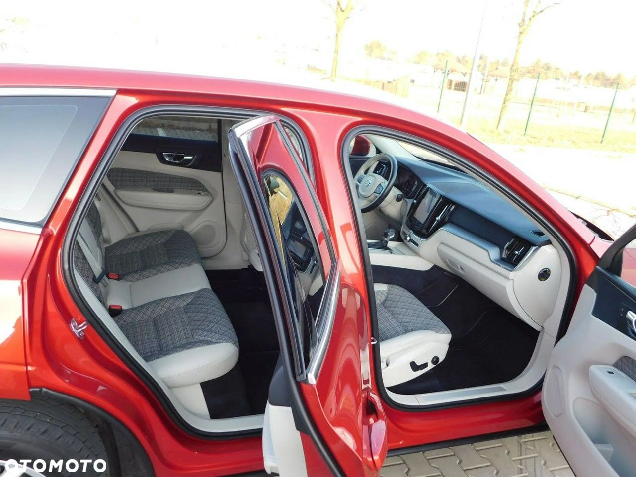 Volvo XC 60 D4 Momentum Pro - 10