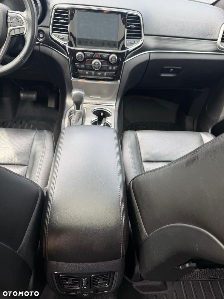 Jeep Grand Cherokee - 21