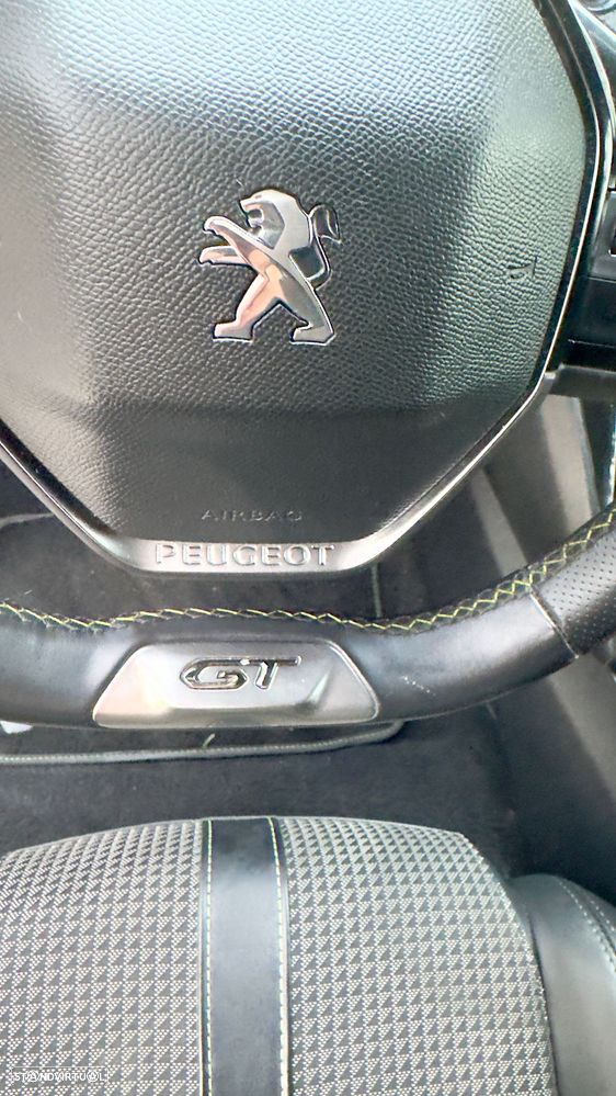 Peugeot e-208 GT - 12