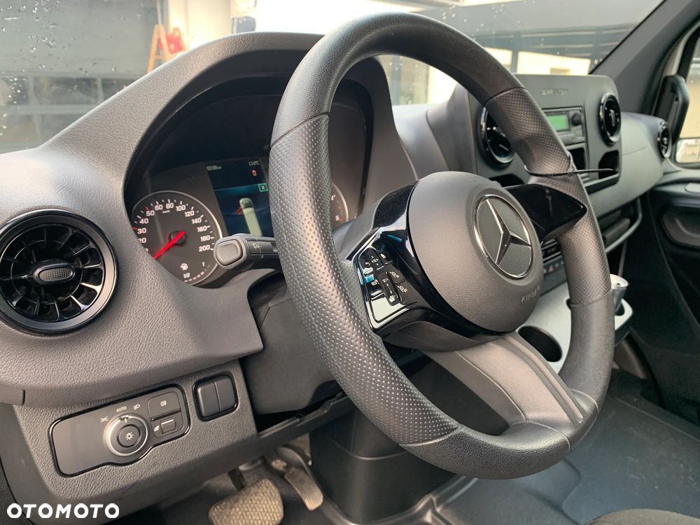 Mercedes-Benz Sprinter - 5