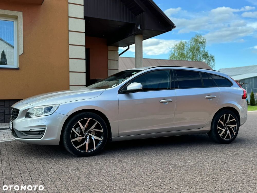 Volvo V60 D4 Momentum - 8