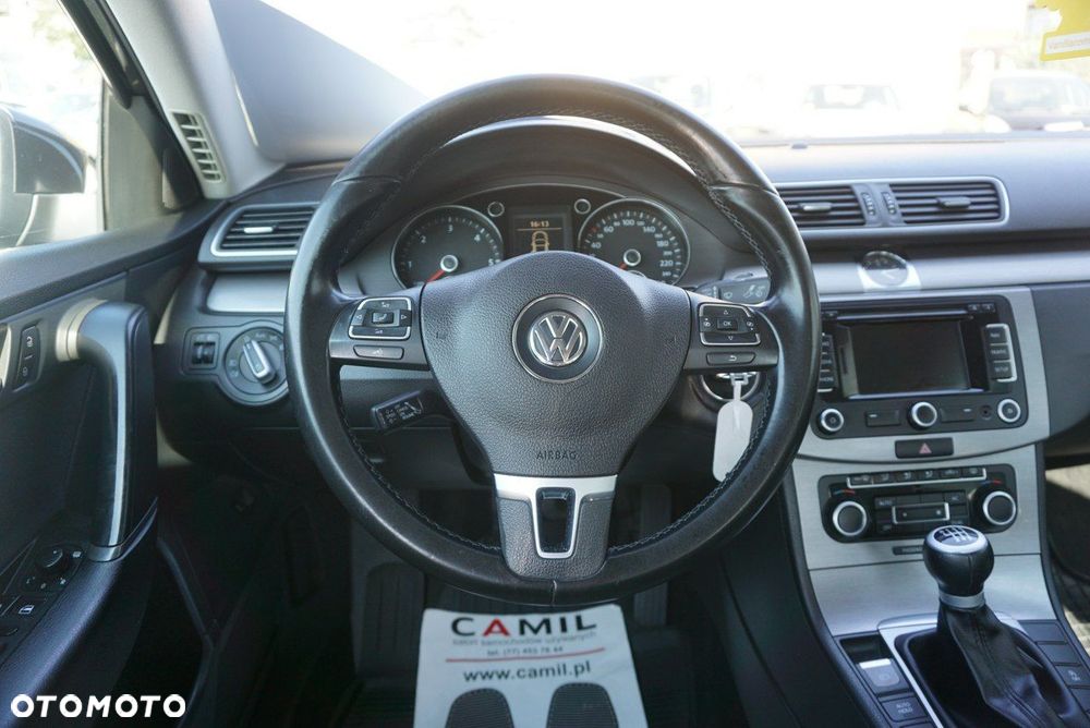 Volkswagen Passat - 17