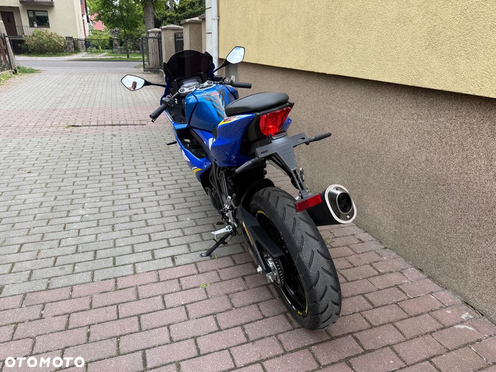 Suzuki GSX-R - 16