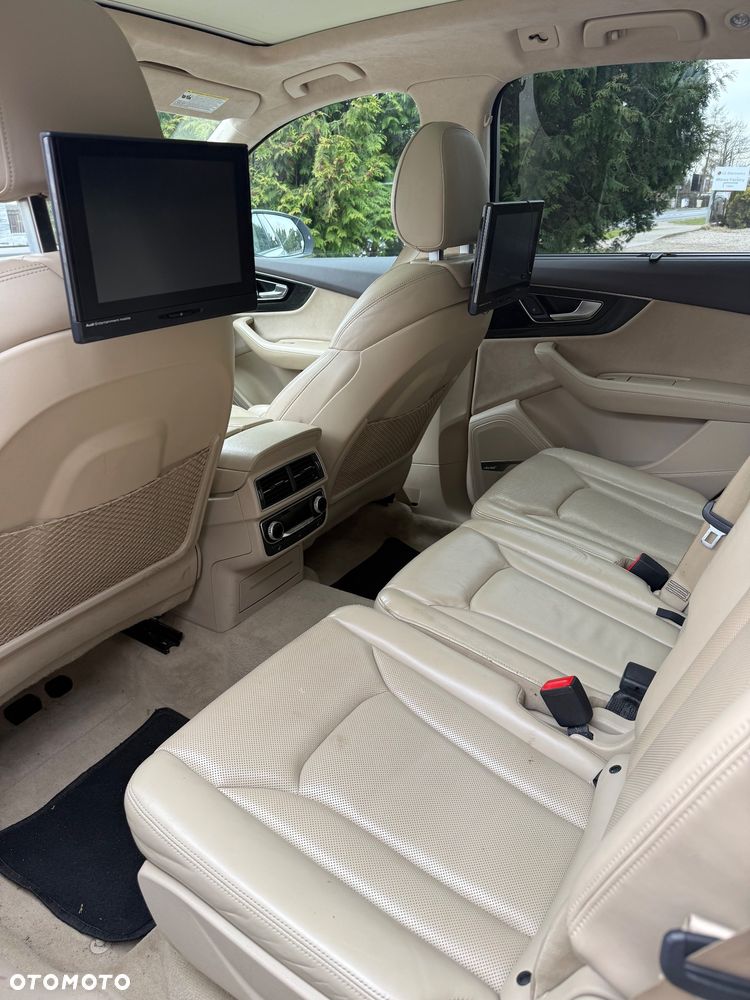 Audi Q7 - 10