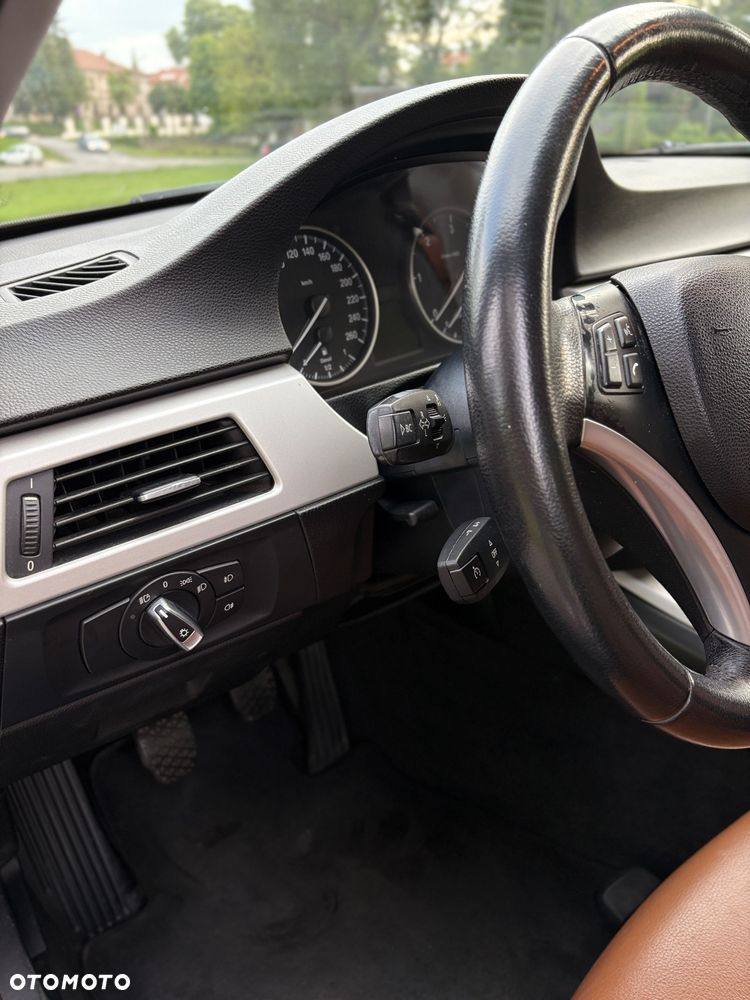 BMW Seria 3 318d - 14