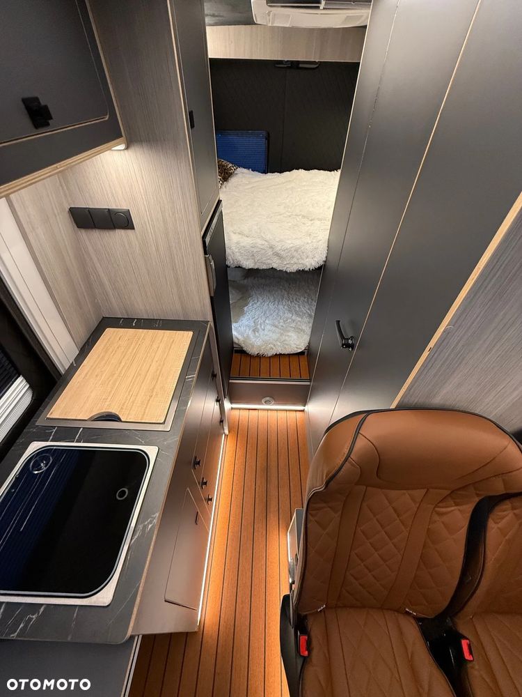 Mercedes-Benz Sprinter - 13