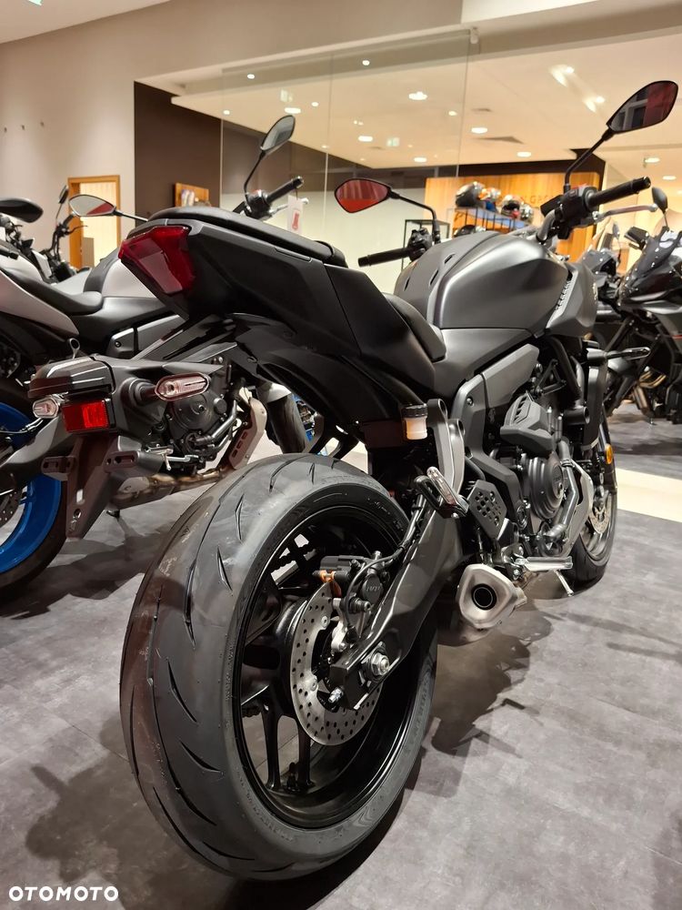 Yamaha MT - 24
