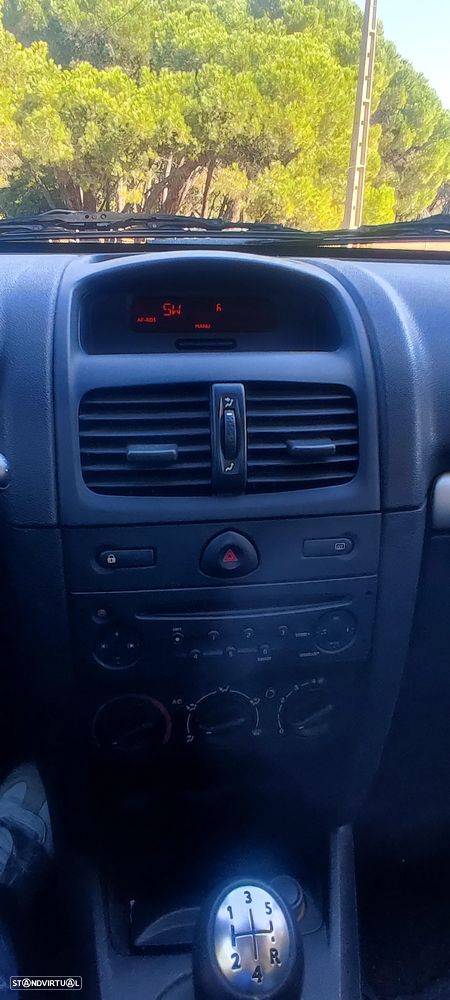 Renault Clio 2007 photo 2