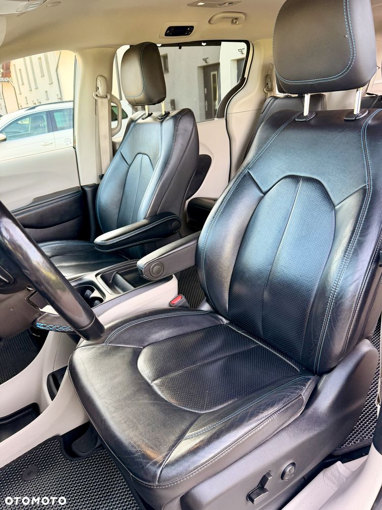 Chrysler Pacifica - 21