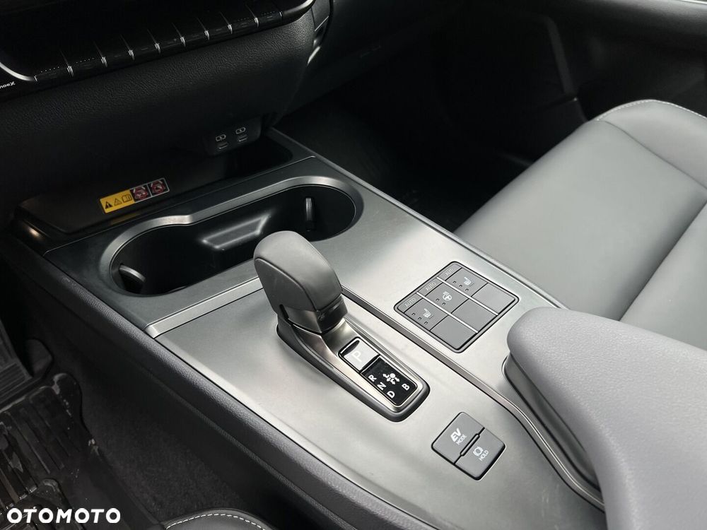 Lexus UX - 18