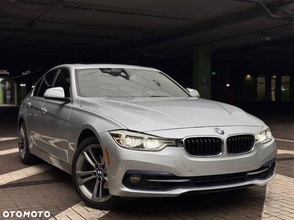 BMW Seria 3 330i xDrive - 4