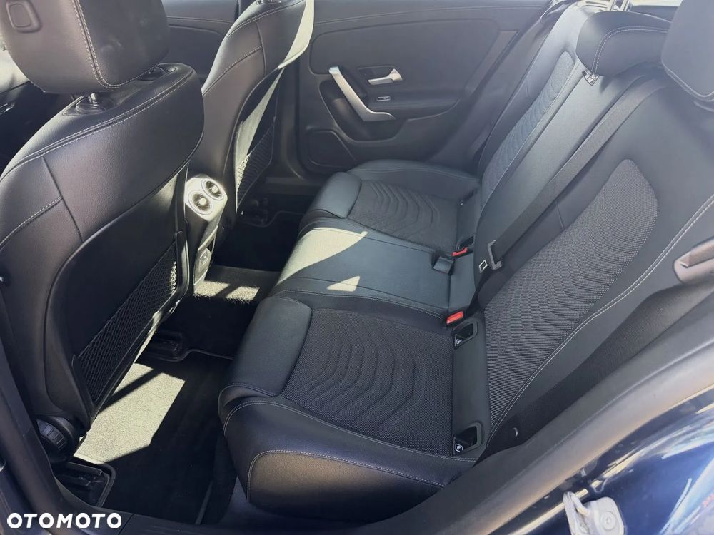 Mercedes-Benz CLA 250 e PHEV 8G-DCT - 16