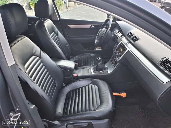 VW Passat Variant 1.6 TDI BlueMotion Highline - 16