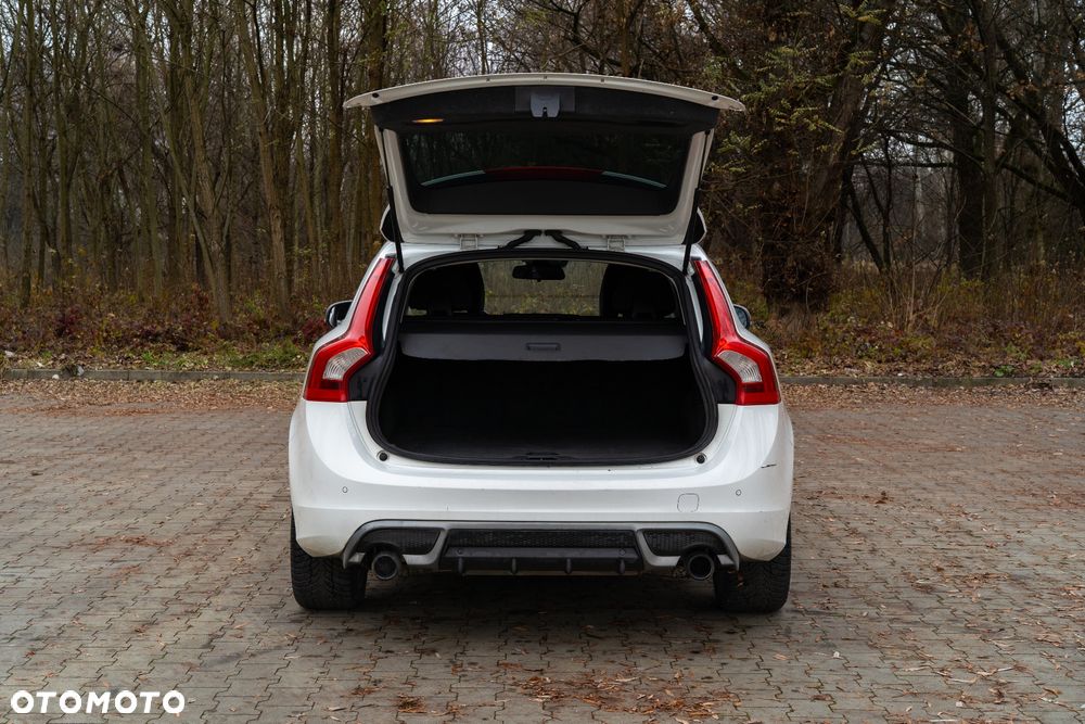 Volvo V60 D3 R-Design - 8