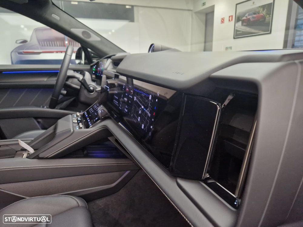 Porsche Cayenne Electric Turbo - 32