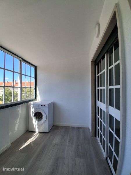 Apartamento T4 no centro da Charneca de Caparica - Grande imagem: 3/12