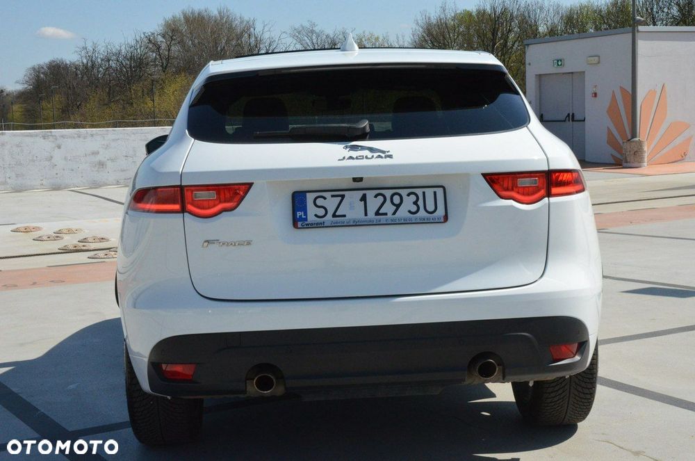 Jaguar F-Pace 2.0 i4P AWD Chequered Flag - 18