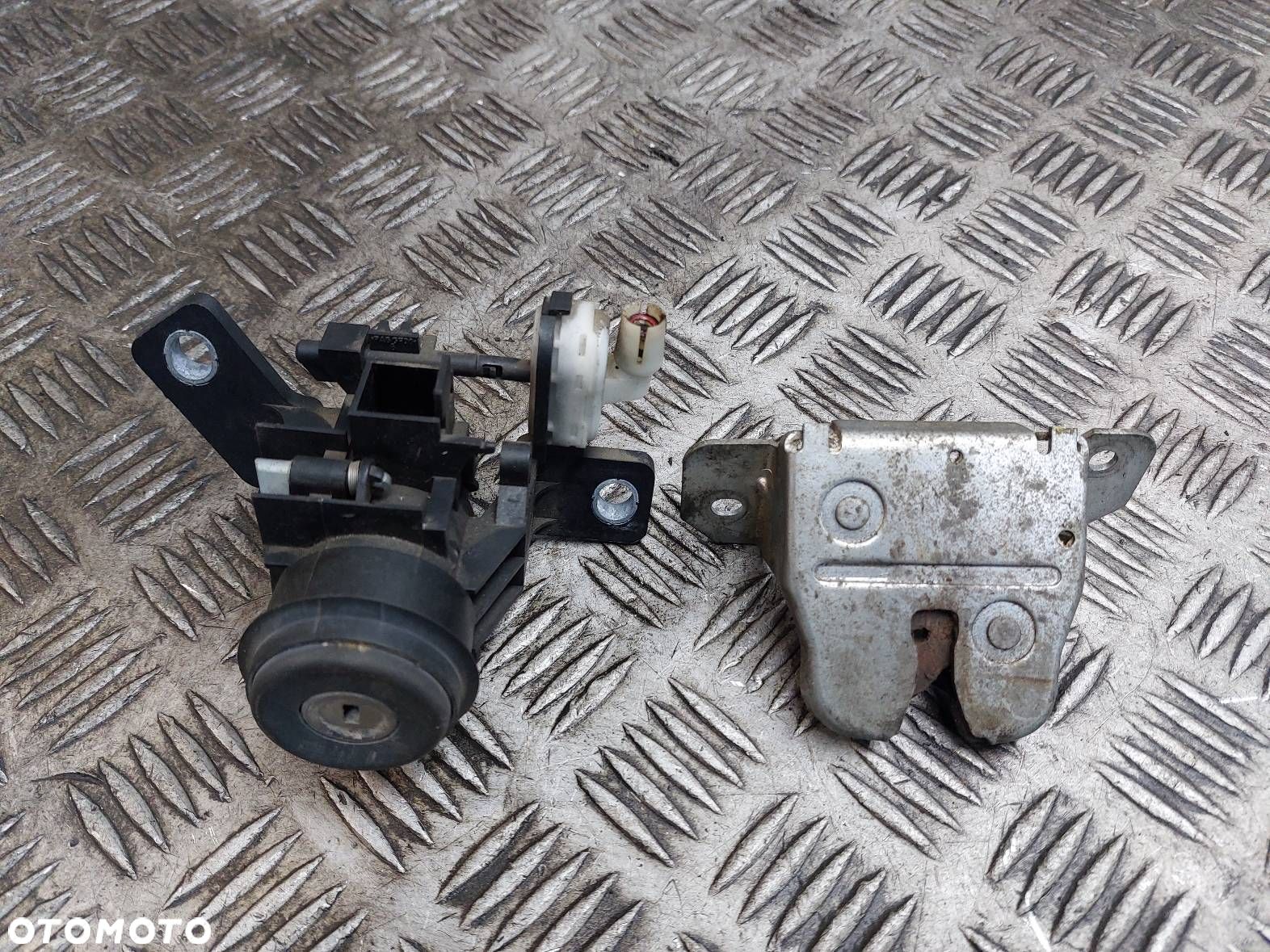 ZAMEK KLAPY BAGAŻNIKA + KLAMKA MERCEDES W168 A KLASA 168740091 - 1