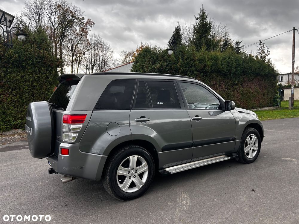 Suzuki Grand Vitara 2.0 Comfort + - 5