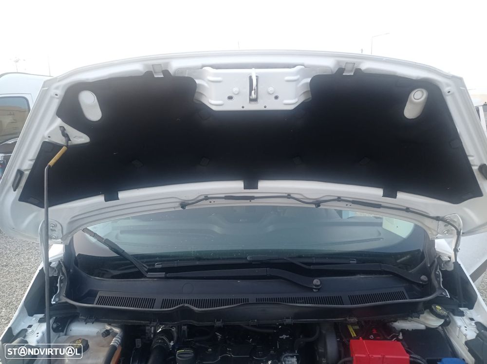 Ford Transit Courier - 15