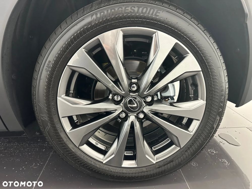 Lexus UX - 12