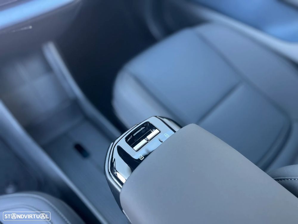 Volvo EX30 69 kWh Single Motor Extended Range Black Edition - 20