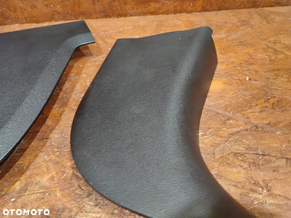 E90/ E91/ E92/ E93 ORYGINALNA TAPICERKA BOCZNA PRZESTRZENI PRZYPODŁOGOWEJ PRAWA/ LEWA O NR.  51 43 7 144 533/ 51 43 7 144 534 TZW. HOKEJ I RĄCZKA OWIERANIA MASKI W BARDZO DOBRYM STANIE. - 9