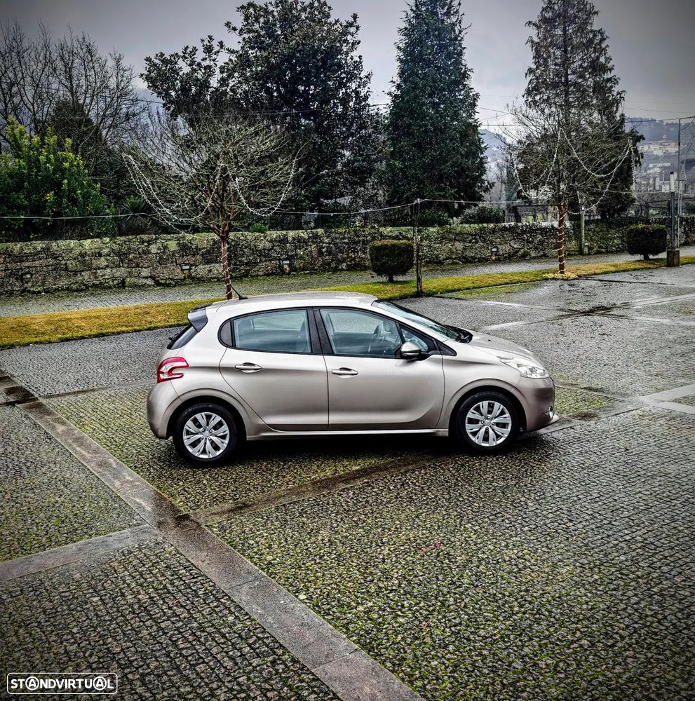 Peugeot 208 1.2 PureTech Signature EAT6 - 25