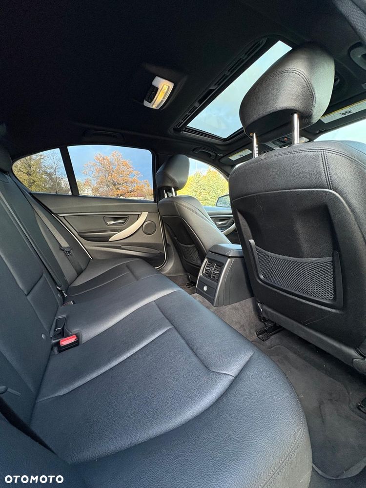 BMW Seria 3 320i xDrive Sport-Aut Luxury Line - 10