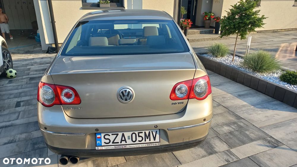 Volkswagen Passat - 12