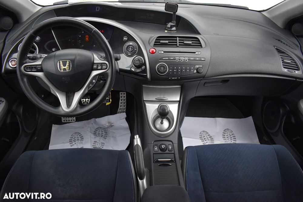 Honda Civic 1.8 S - 10