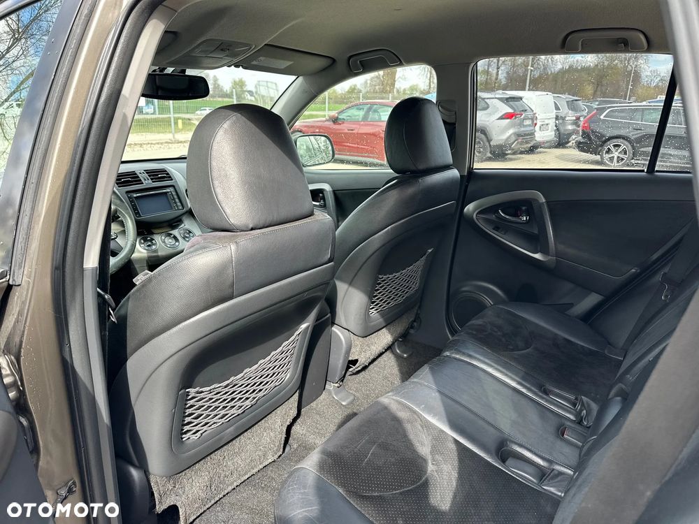 Toyota RAV4 - 9