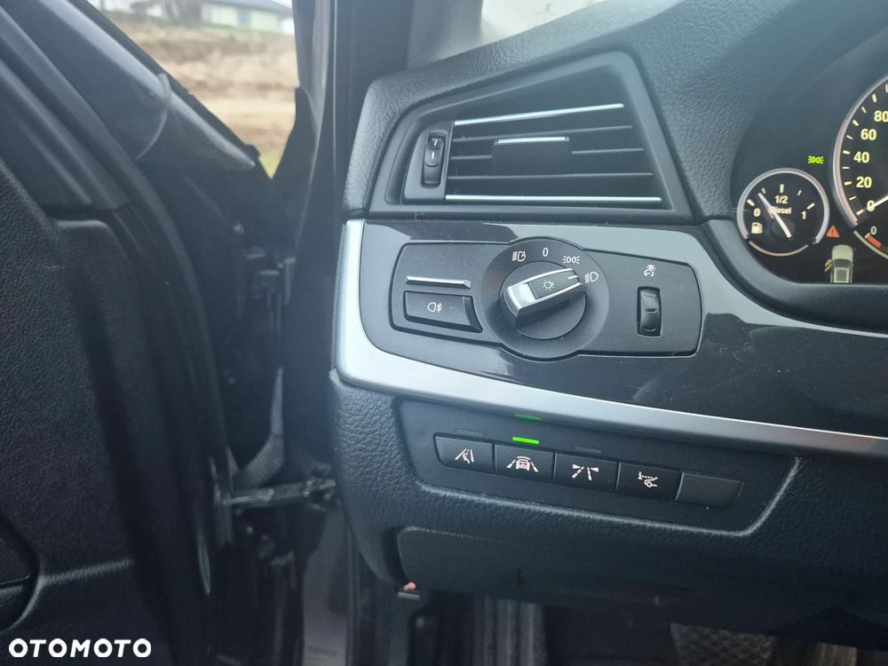 BMW Seria 5 525d xDrive Sport-Aut - 14