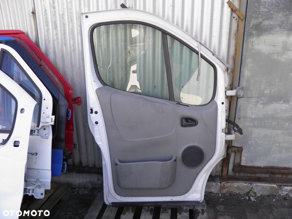 TRAFIC VIVARO 01- DRZWI PRZEDNIE LEWE BIAŁE - 2