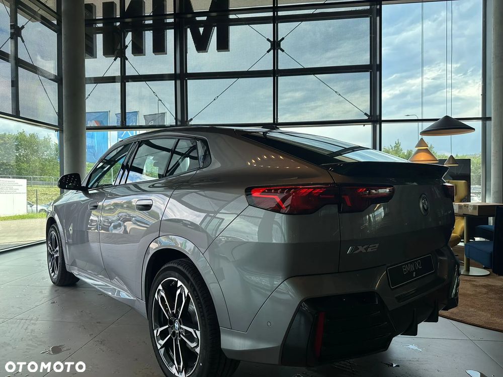 BMW iX2 eDrive20 66.5kWh M Sport Edition - 5