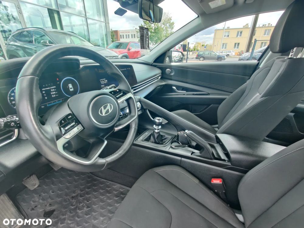 Hyundai Elantra 1.6 Smart - 16