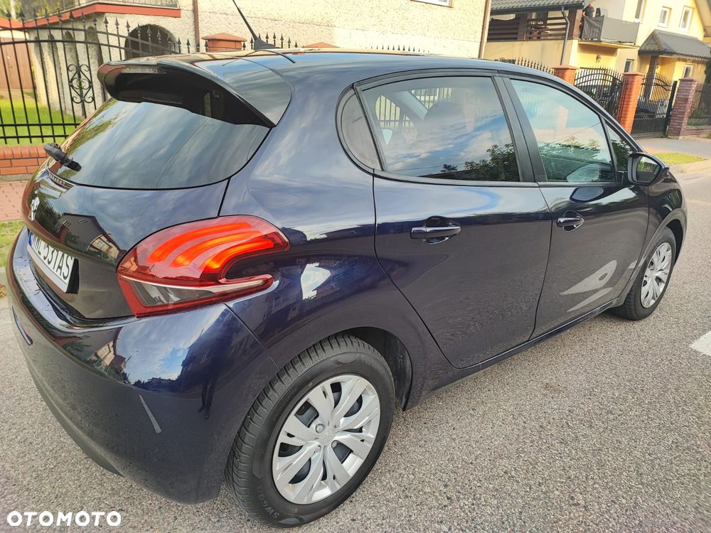 Peugeot 208 - 8