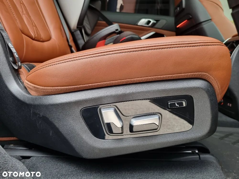 BMW X7 M50i sport - 17