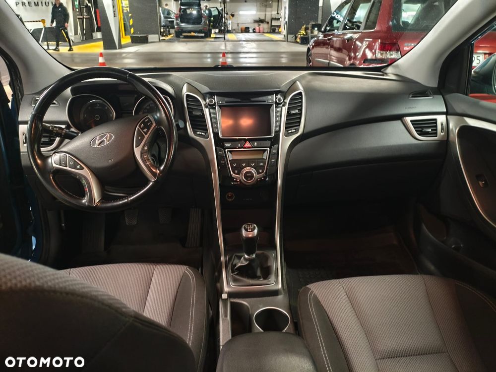 Hyundai i30 blue 1.6 CRDi Trend - 11