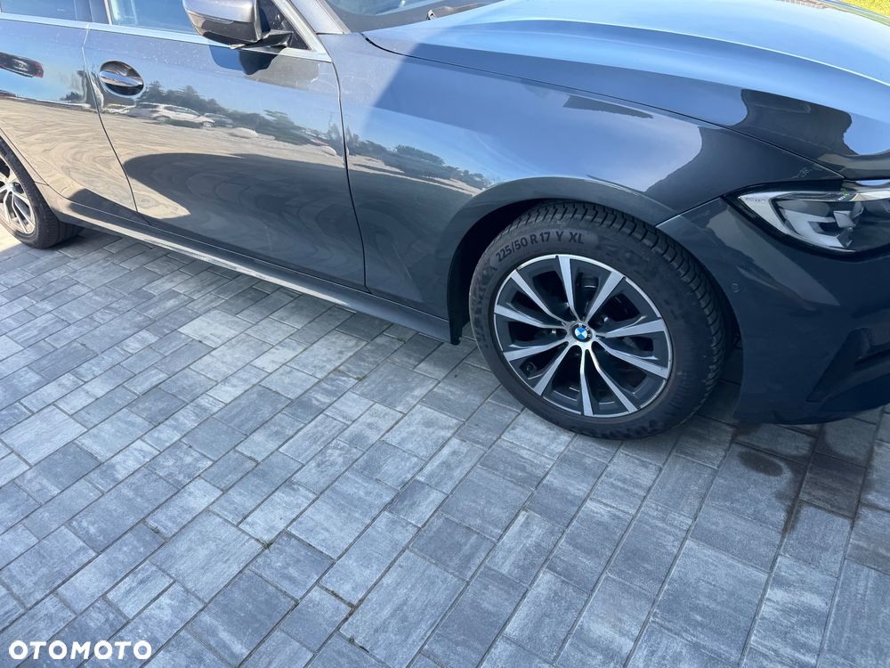 BMW Seria 3 318d mHEV - 31