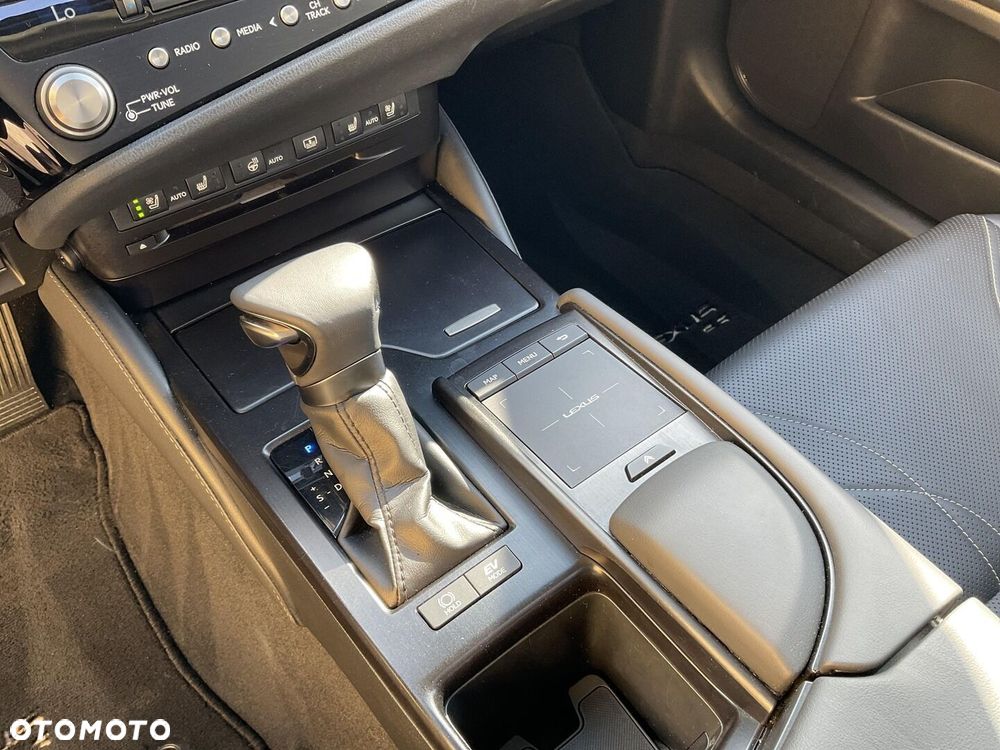 Lexus ES 300h Prestige - 24