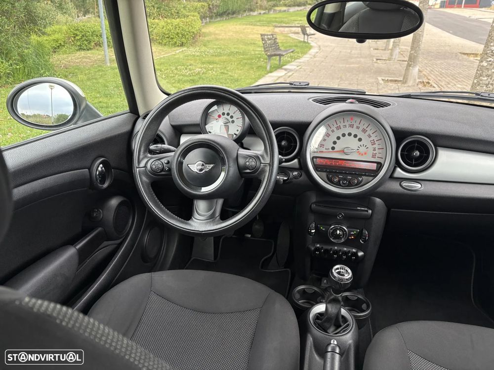 MINI 3 Portas One D - 14