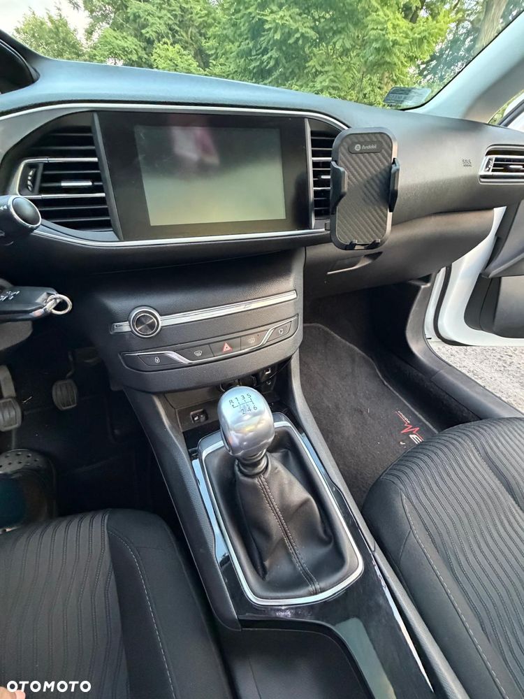 Peugeot 308 1.6 BlueHDi Allure S&S - 26