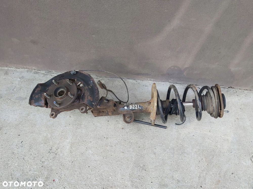 Toyota Rav4 III mcperson prawy 2,2 d4d zwrotnica amortyzator - 1