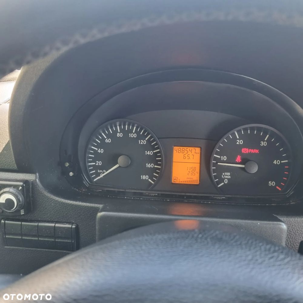 Mercedes-Benz Sprinter - 13