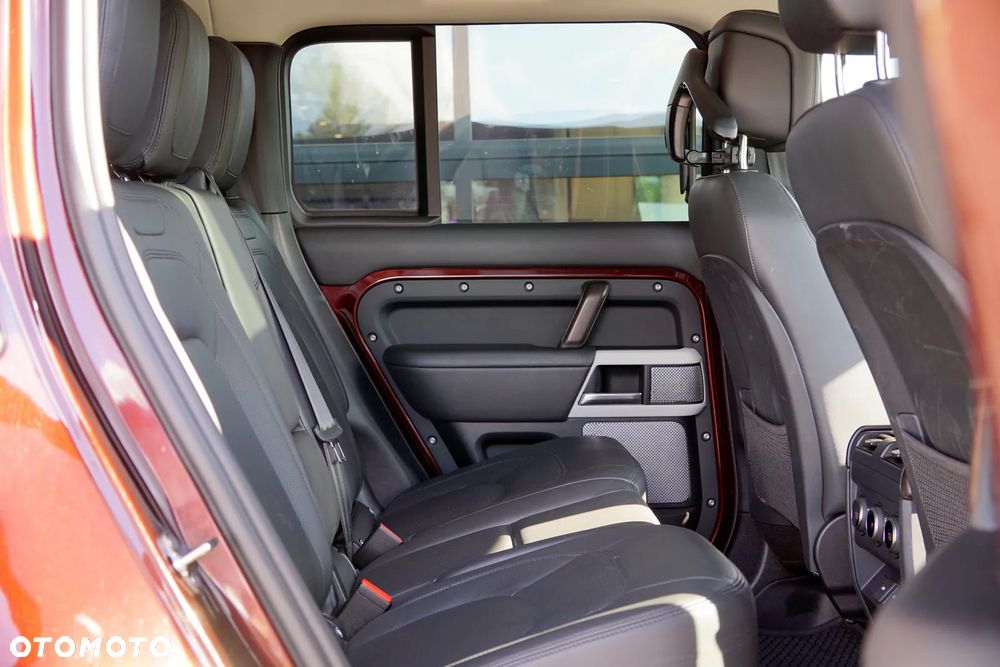 Land Rover Defender 3.0 P400 mHEV First Edition - 26