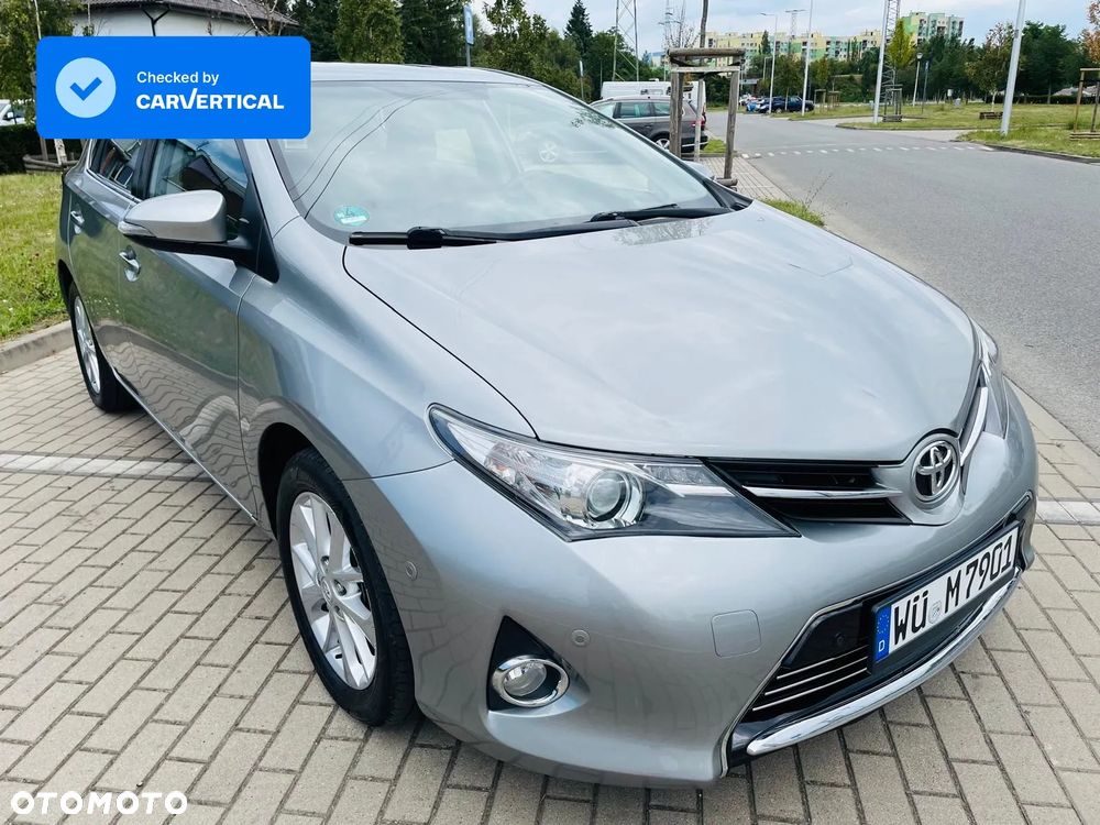 Toyota Auris 1.6 Valvematic Executive - 1