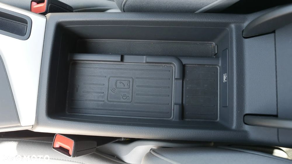 Audi A4 Avant 40 TDI S tronic S line - 25